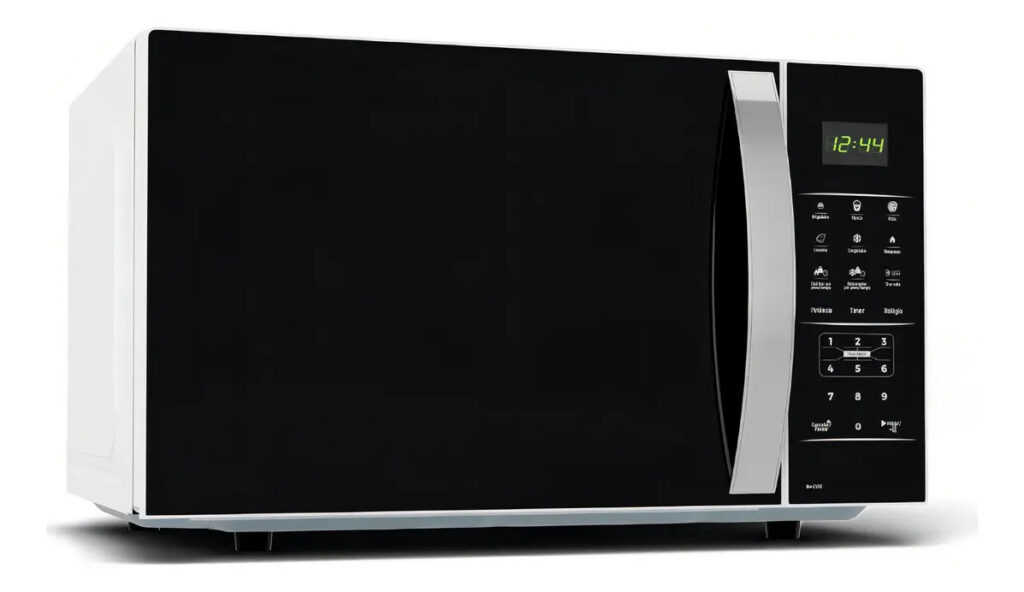 Micro-ondas Britânia modelo Bmo38 preto e branco